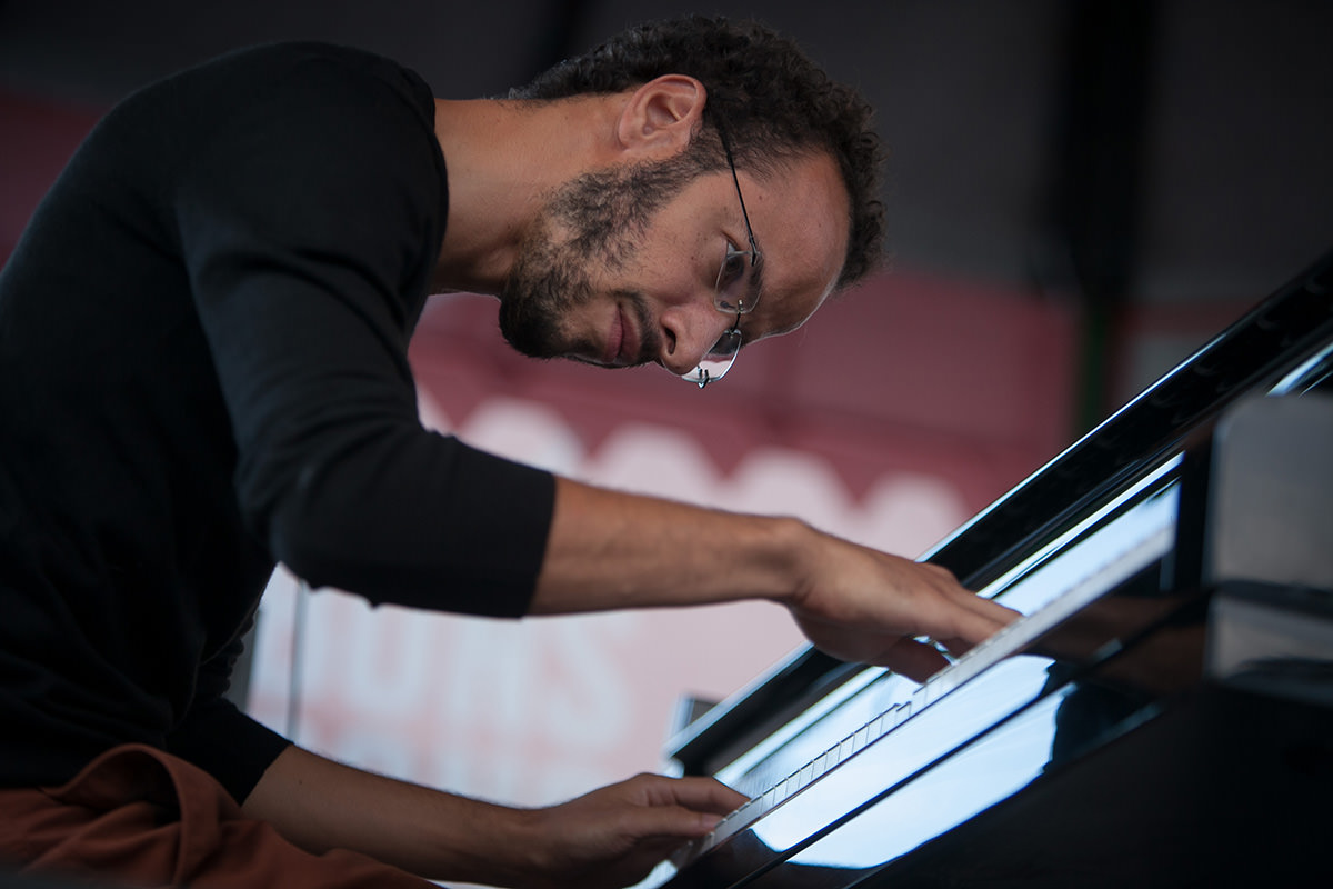 Amália por Júlio Resende